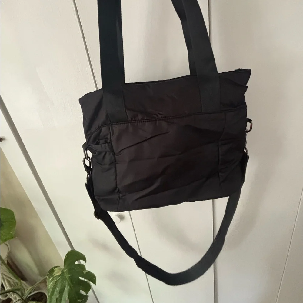 GAIAM Black Tote Bag with White Yoga Mat Holder - Picture 6 of 7